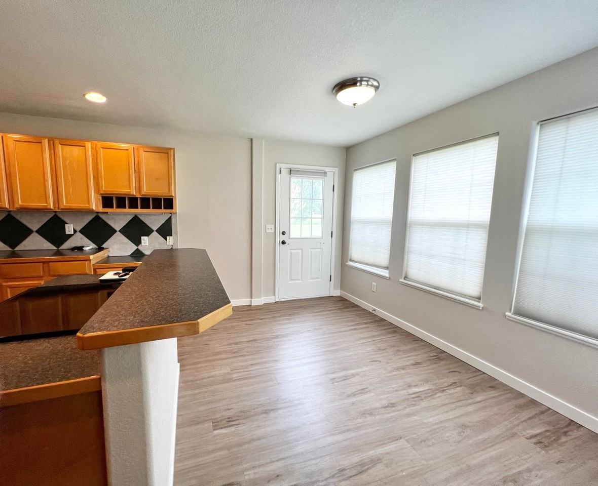 2909 Des Moines Dr - Photo 3 of 15