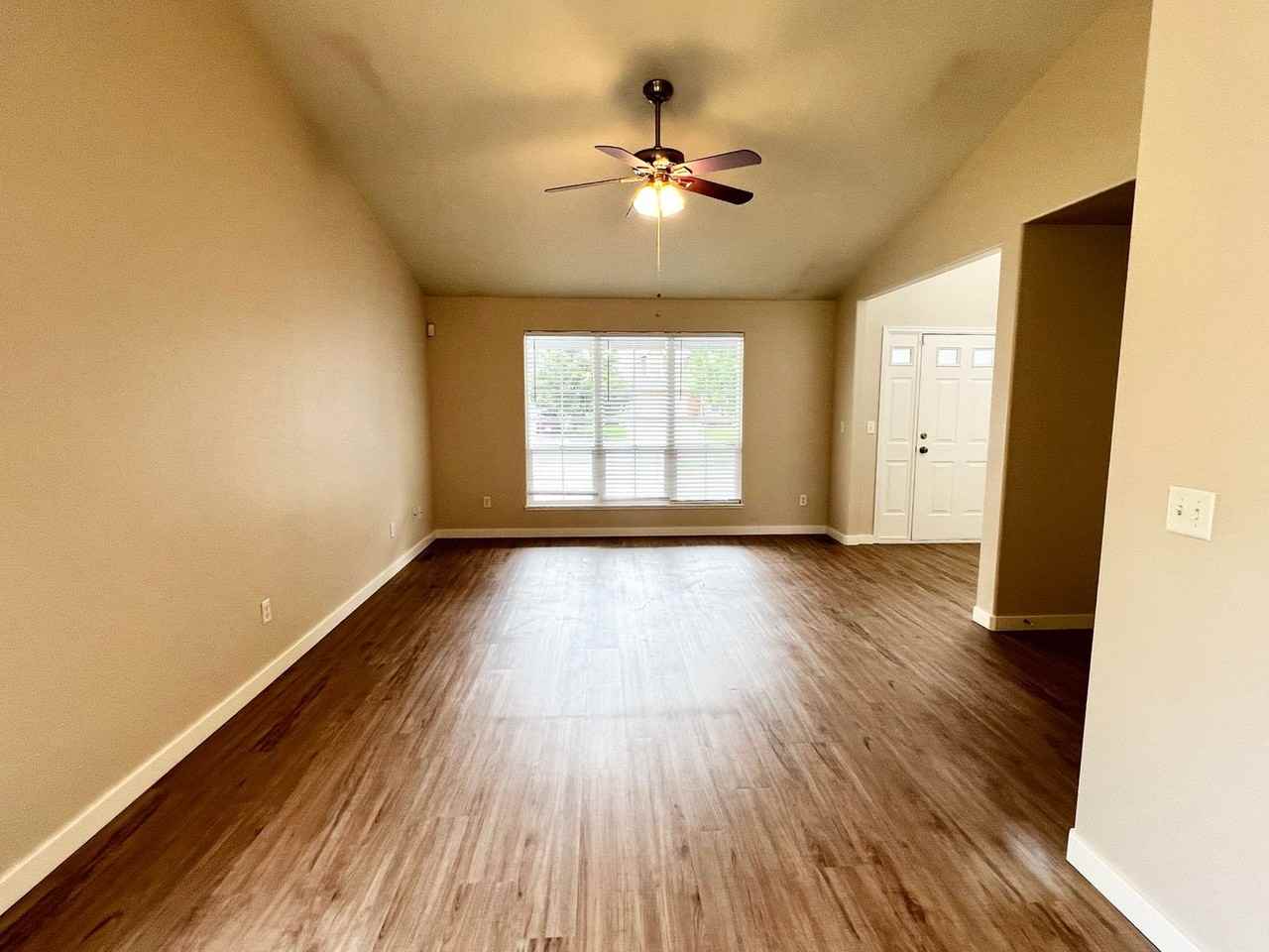 2909 Des Moines Dr - Photo 6 of 15