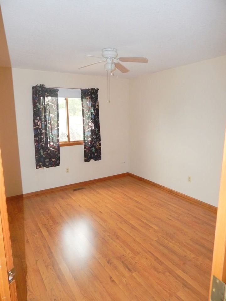 718 Justice Dr - Photo 2 of 18