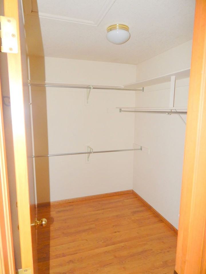 718 Justice Dr - Photo 4 of 18