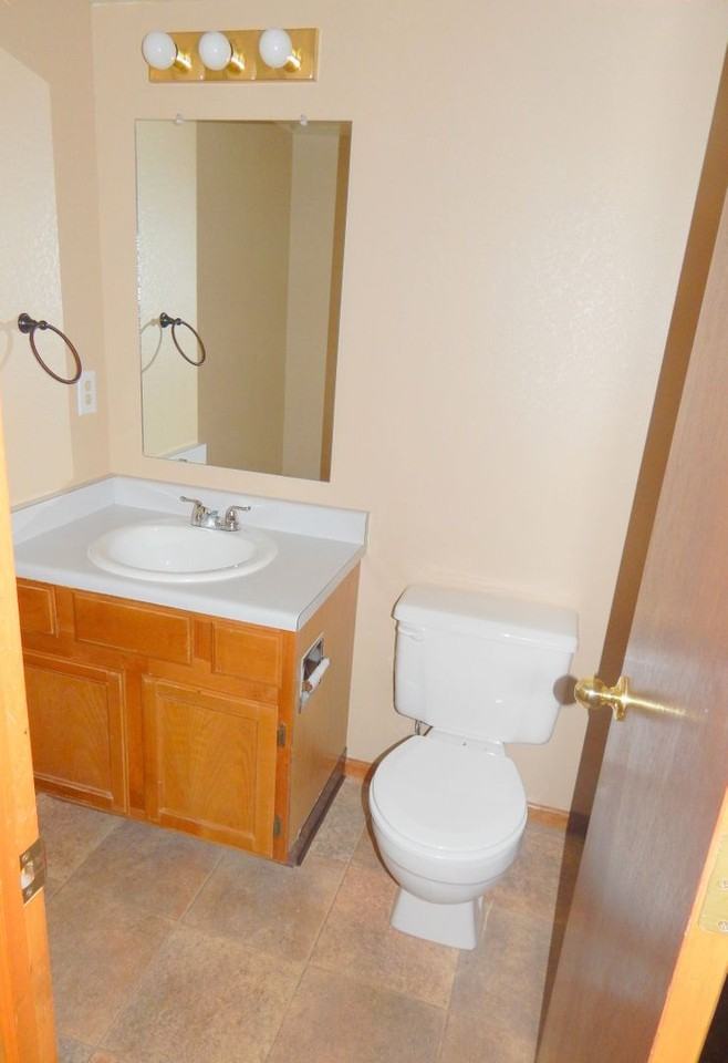 718 Justice Dr - Photo 6 of 18