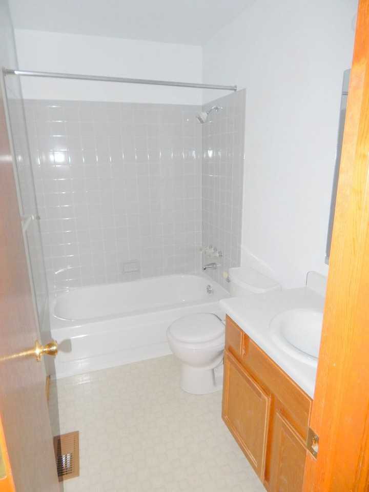 718 Justice Dr - Photo 3 of 18
