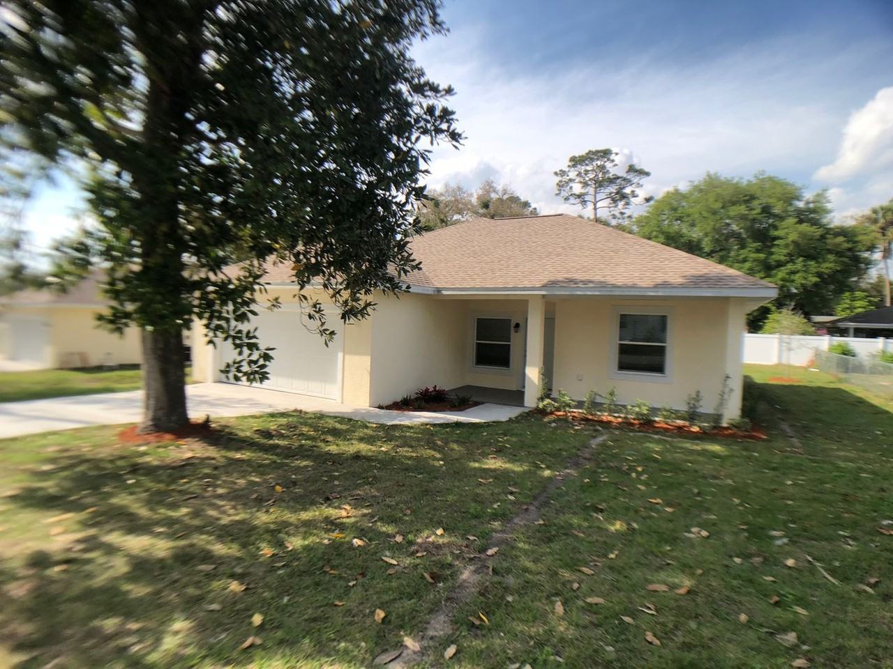 125 Hand Ave - Photo 2 of 20