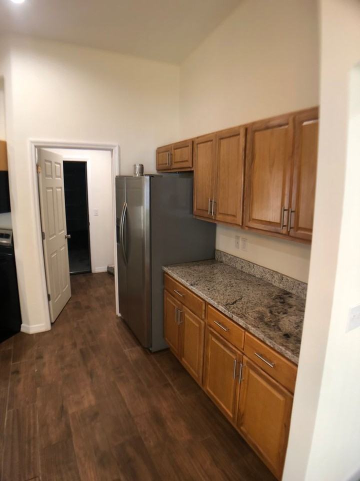 125 Hand Ave - Photo 5 of 20