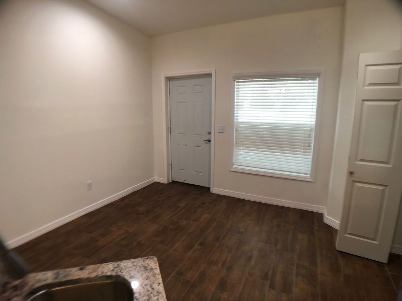 125 Hand Ave - Photo 7 of 20