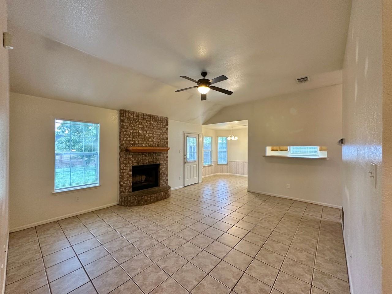 4209 Breckenridge Dr - Photo 2 of 23