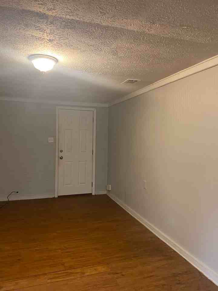 130 W Carver Dr - Photo 2 of 8