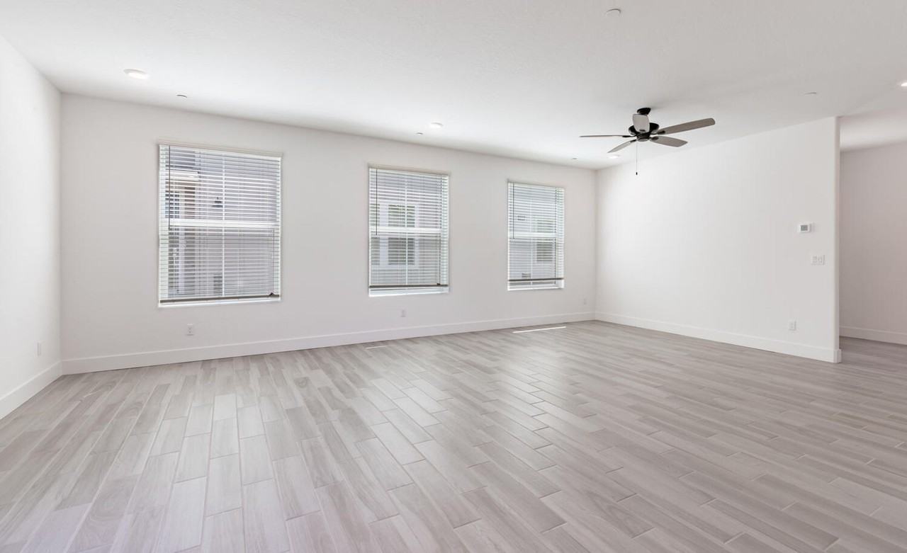 2834 E Tamarind Dr - Photo 4 of 29