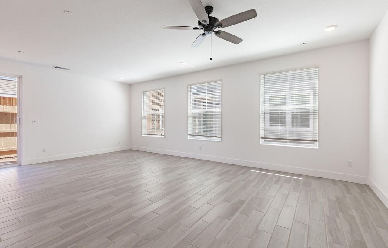 2834 E Tamarind Dr - Photo 5 of 29