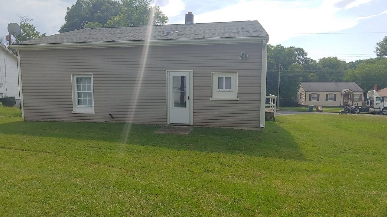 1707 Glenwood Ave - Photo 4 of 12