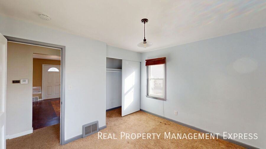 609 S Lyndale Ave - Photo 6 of 12