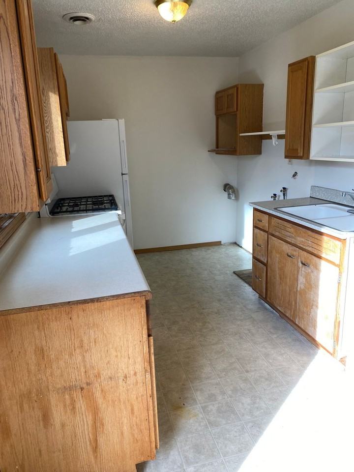 310 5th Ave Sw - Photo 2 of 10