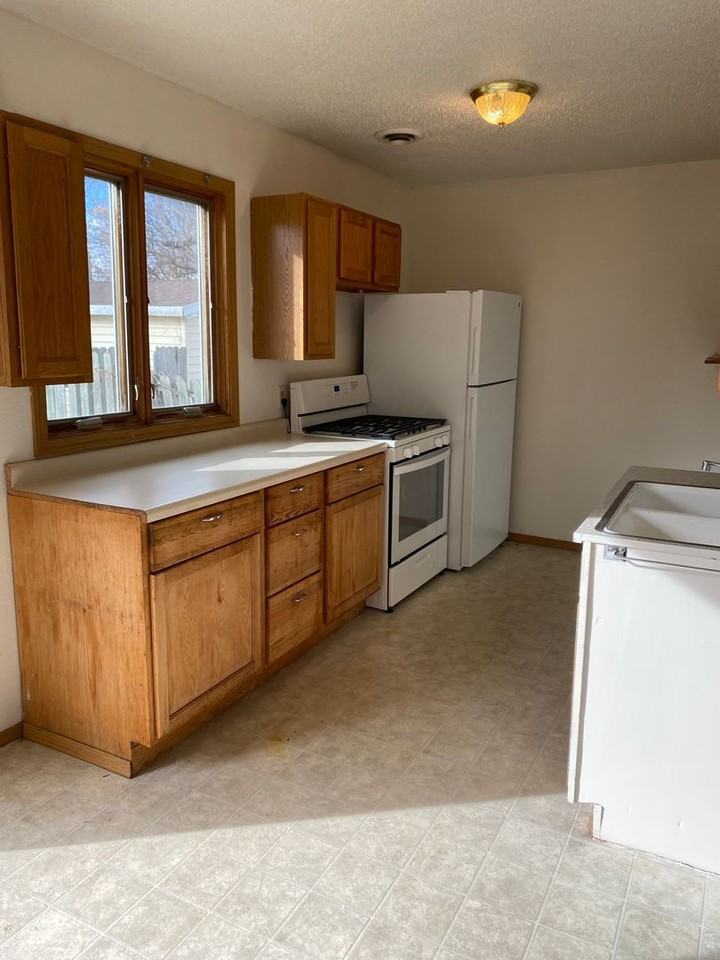 310 5th Ave Sw - Photo 3 of 10