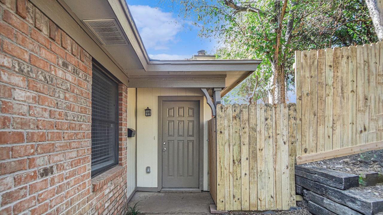 2107 Mistletoe Ave - Photo 2 of 25
