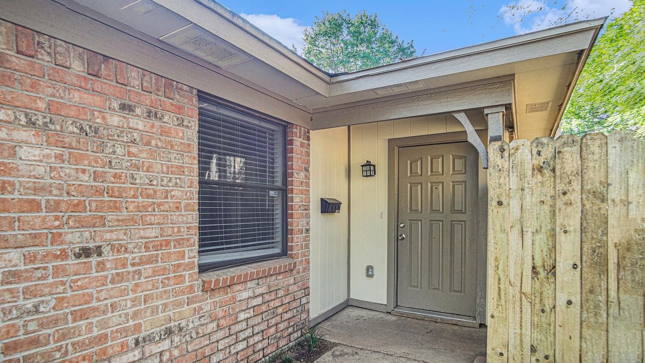 2107 Mistletoe Ave - Photo 3 of 25