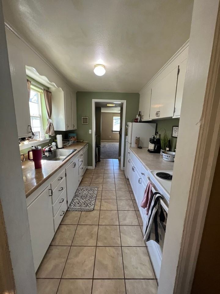 47 G St Se - Photo 6 of 9