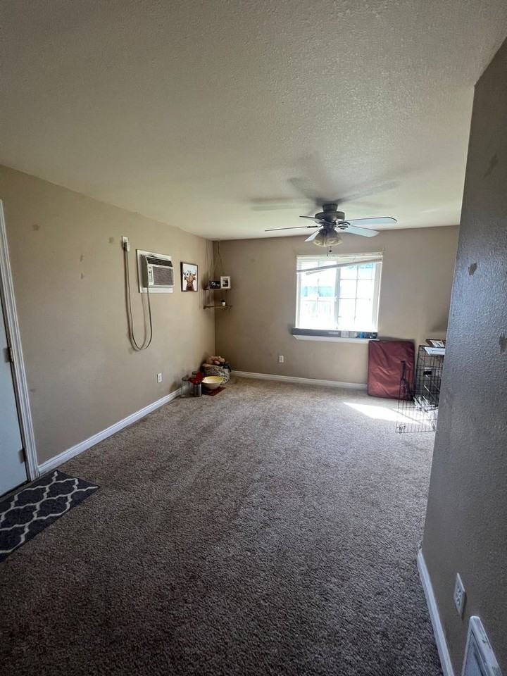 47 G St Se - Photo 7 of 9