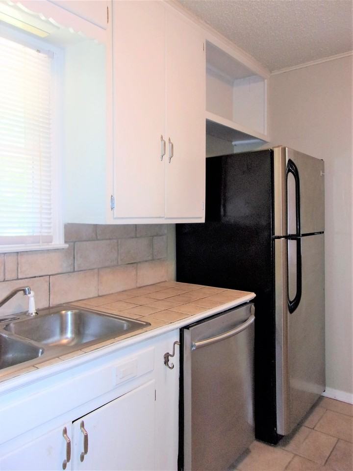 1612 Downing St - Photo 5 of 25