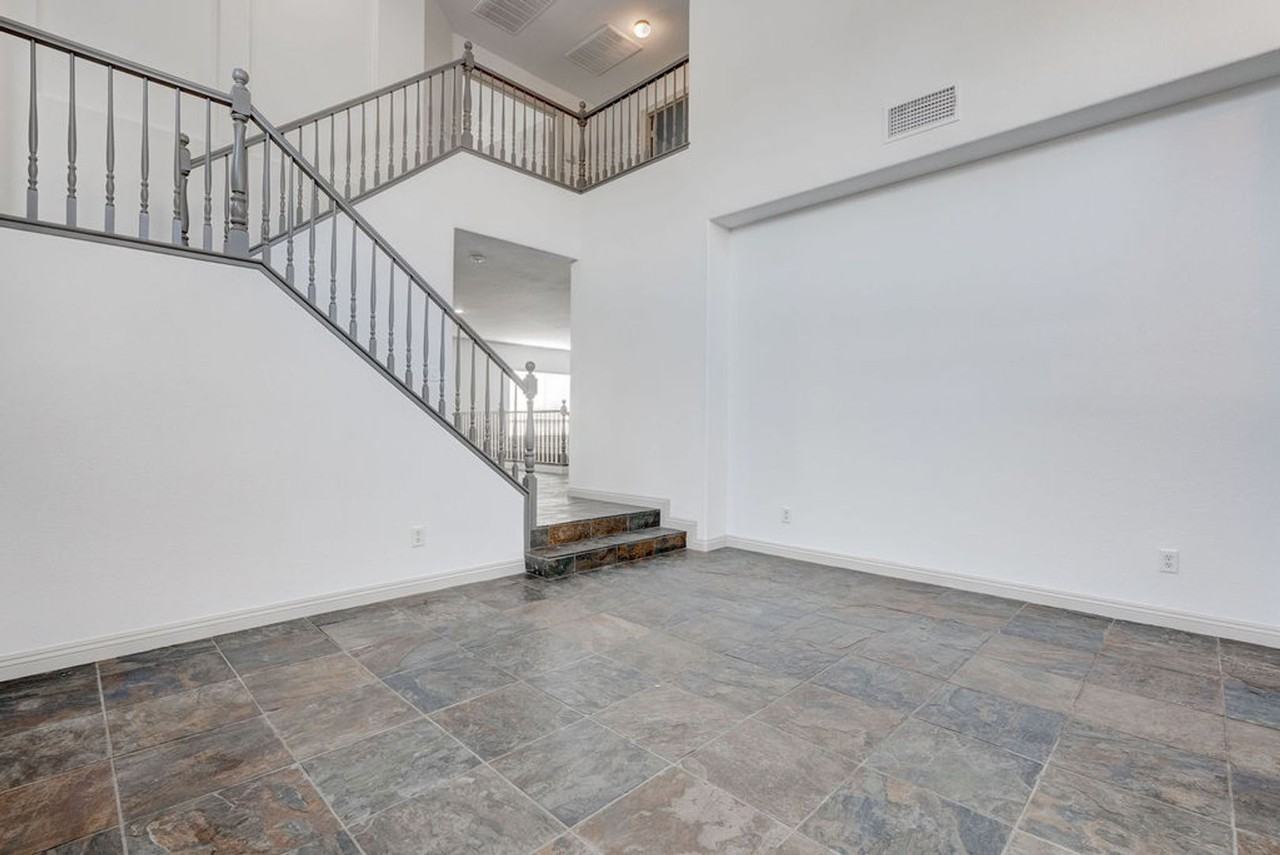 9931 Rockside Ave - Photo 3 of 50