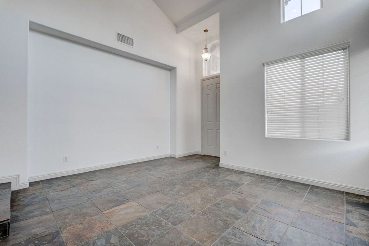 9931 Rockside Ave - Photo 4 of 50