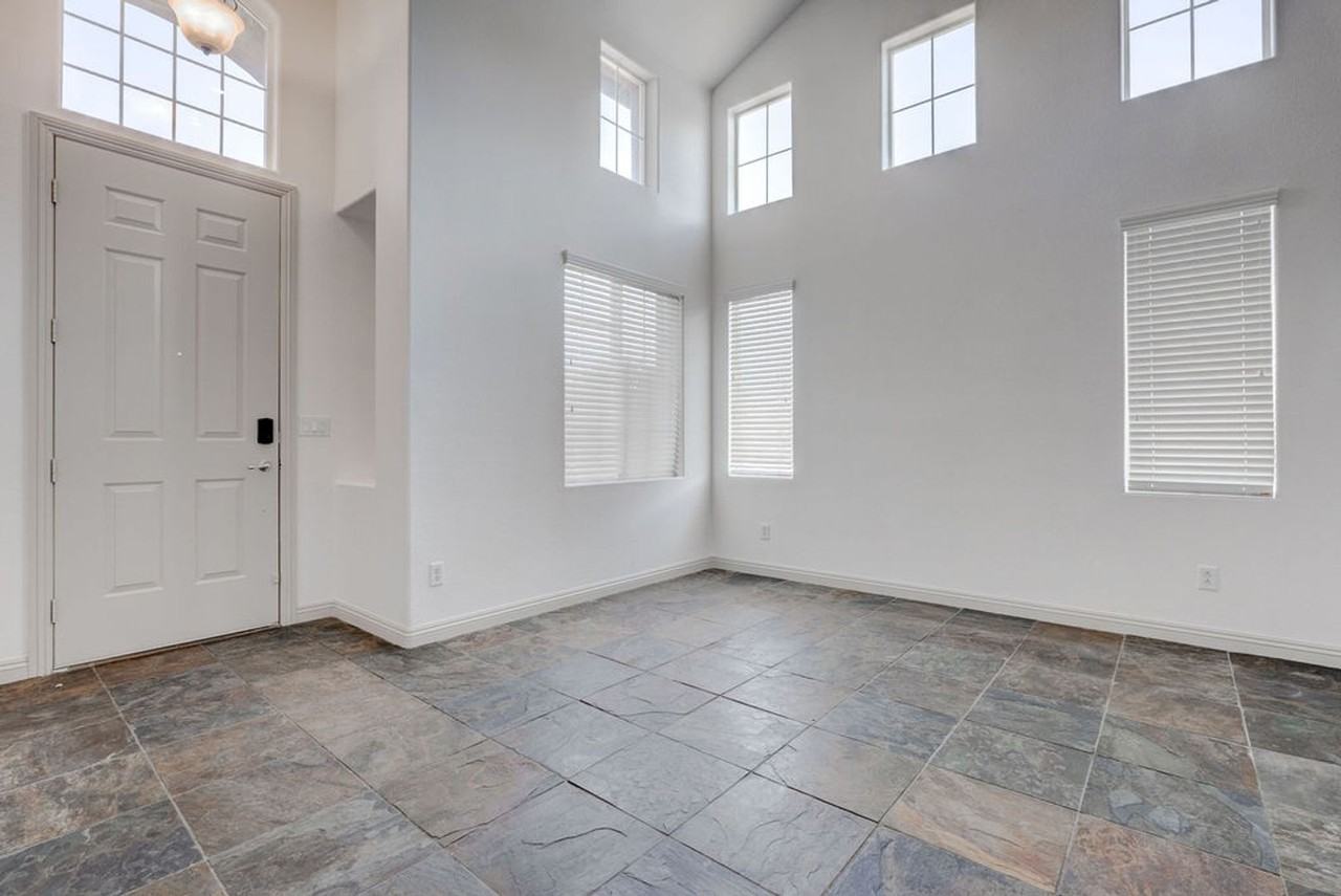 9931 Rockside Ave - Photo 5 of 50