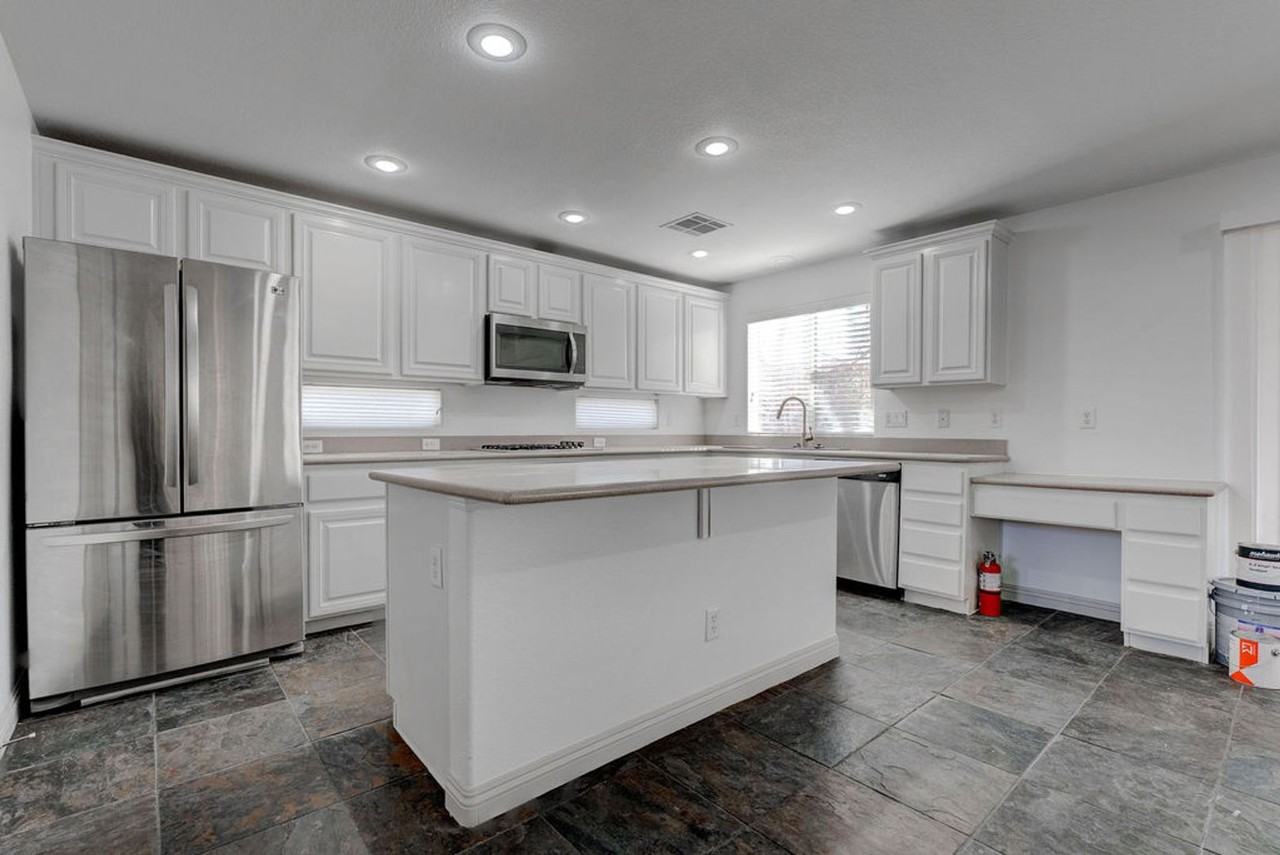 9931 Rockside Ave - Photo 7 of 50