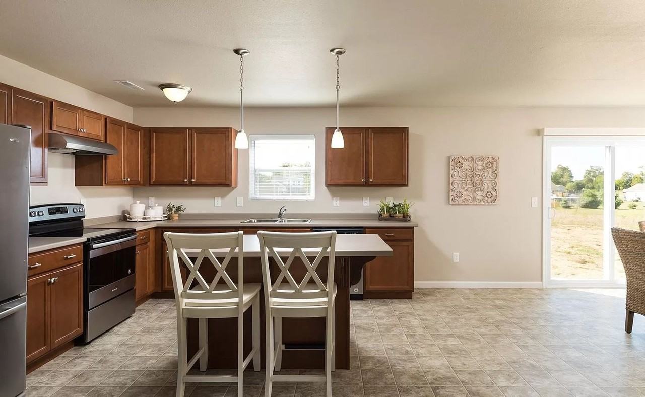 24761 Opal St - Photo 2 of 33