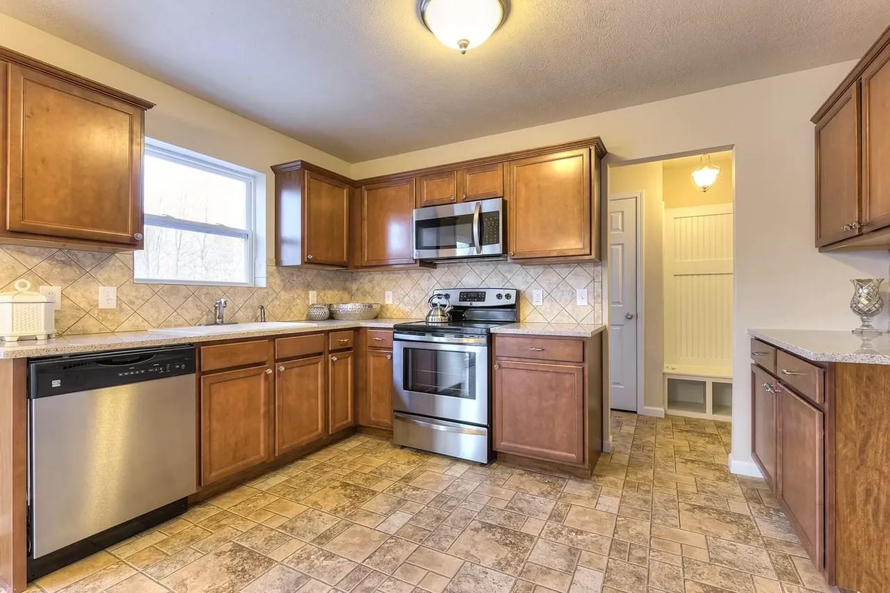 546 Oak View Dr - Photo 2 of 21