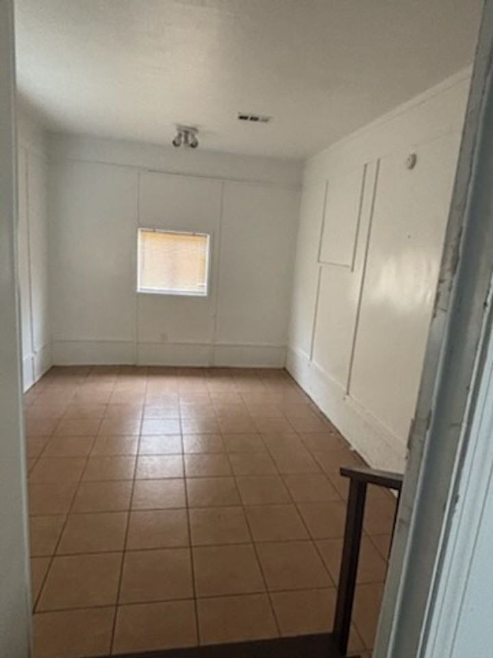 1652 Kentwood Dr - Photo 5 of 13