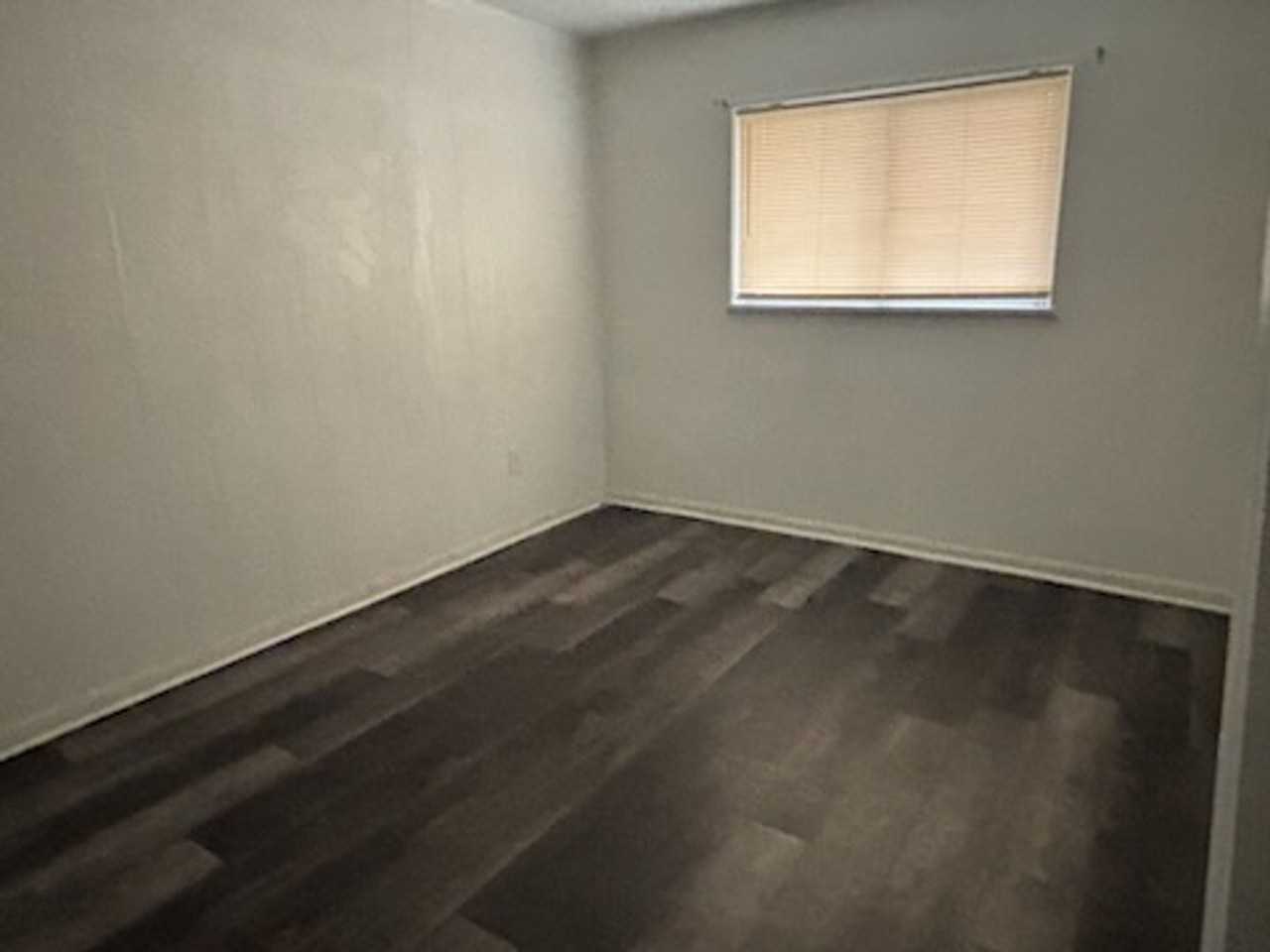 1652 Kentwood Dr - Photo 7 of 13