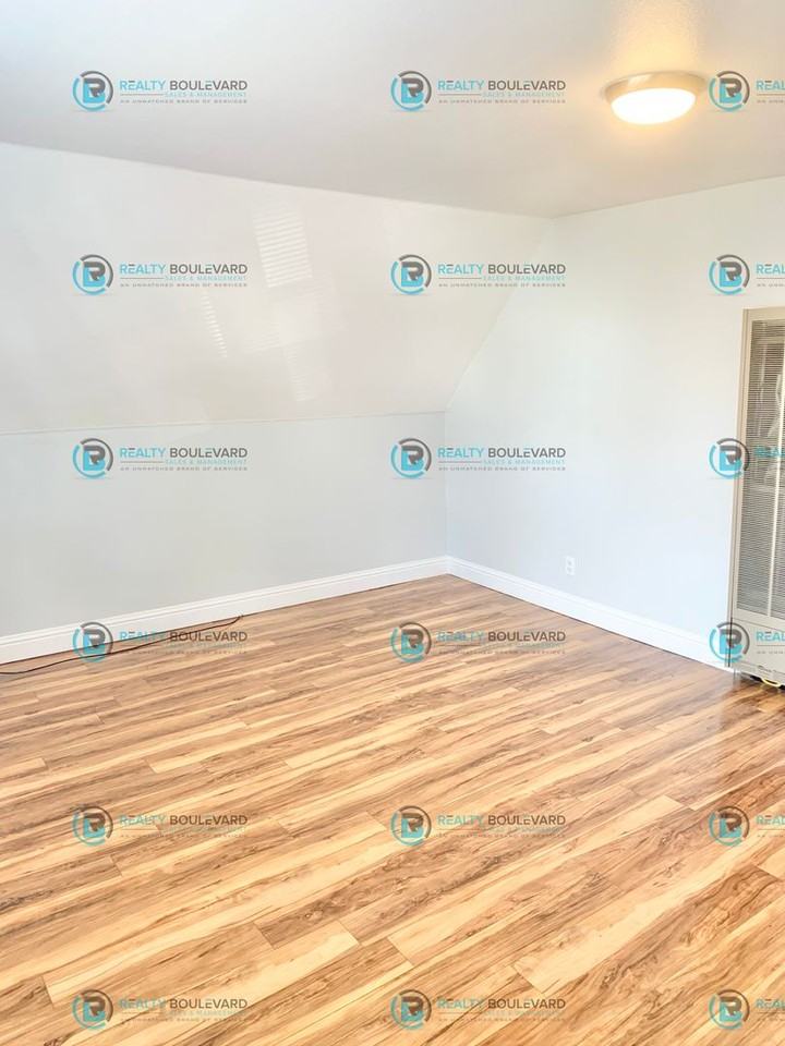 662 1/2 Eureka Ave - Photo 5 of 15