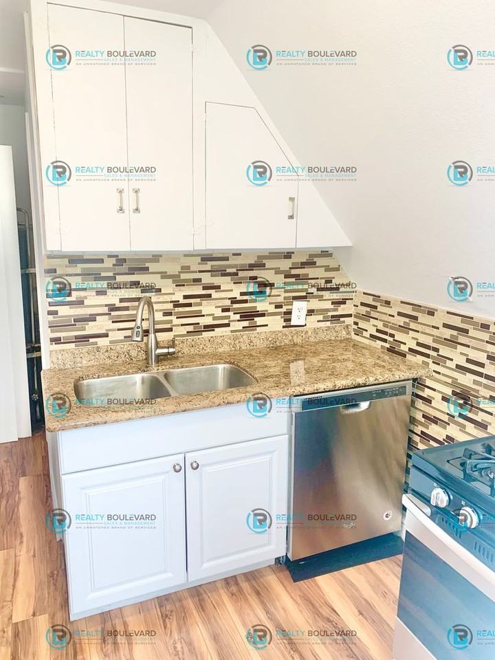 662 1/2 Eureka Ave - Photo 7 of 15