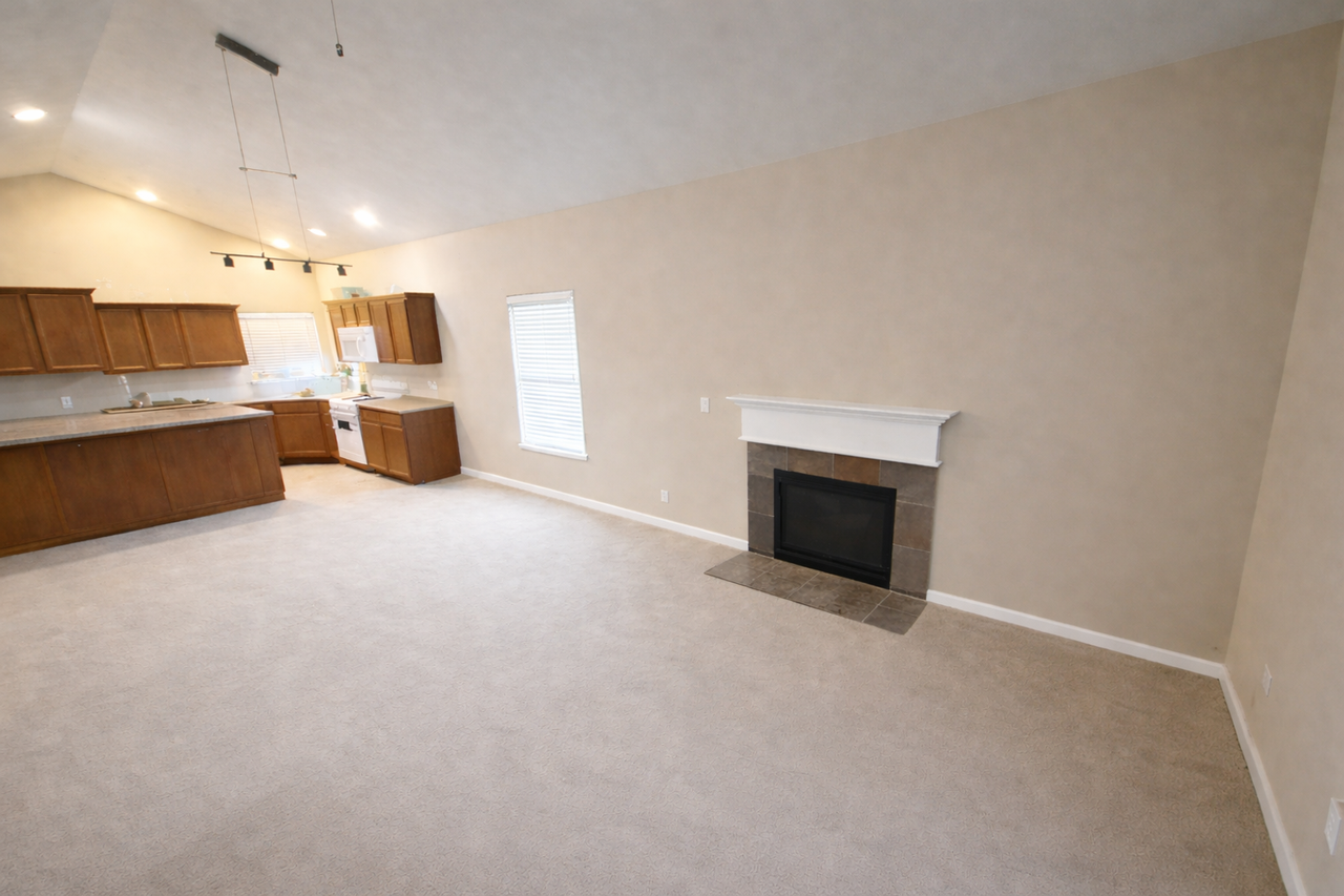 63733 Hunters Cir - Photo 3 of 8