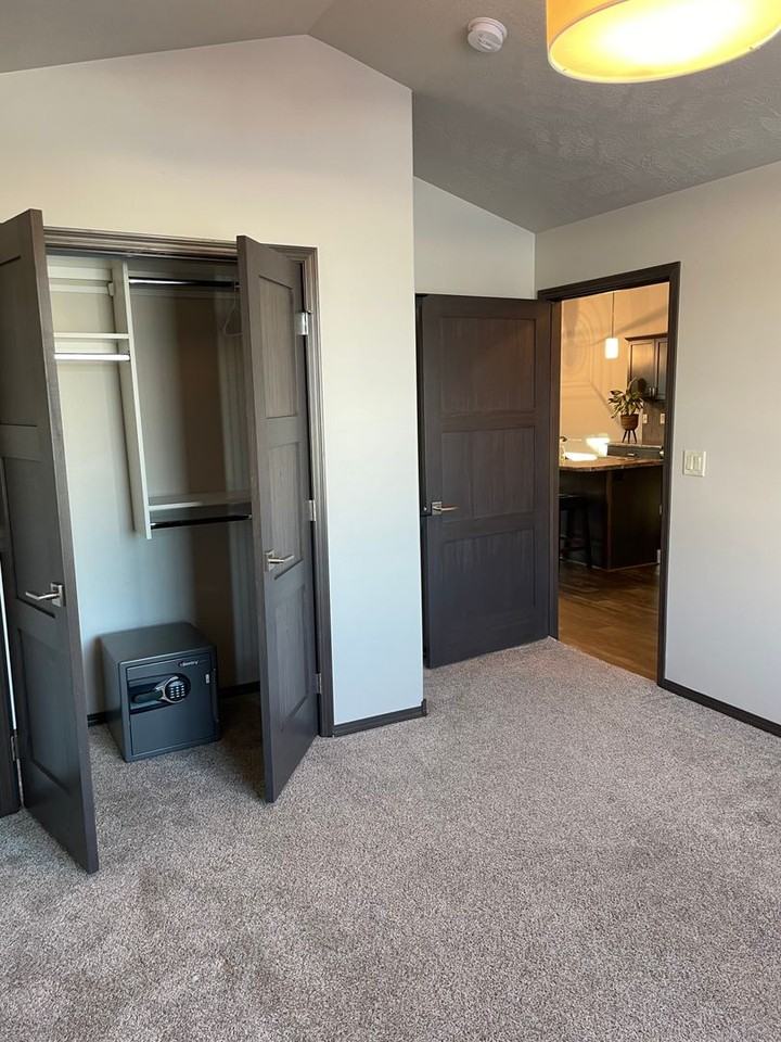 5703 S Plainside Pl - Photo 3 of 16