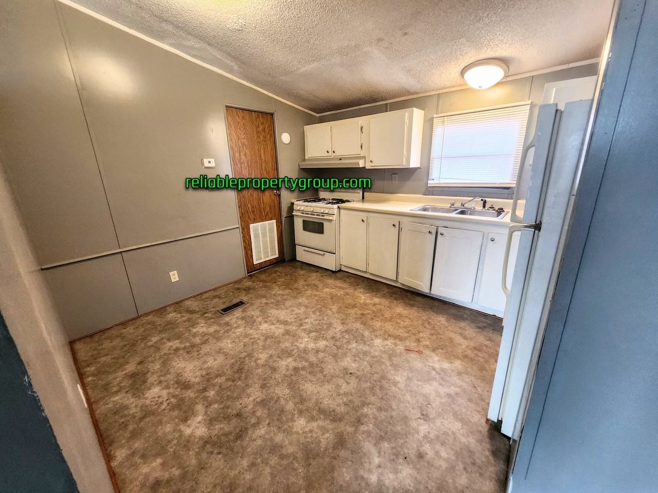 10507 1/2 Old Leo Rd - Photo 4 of 14