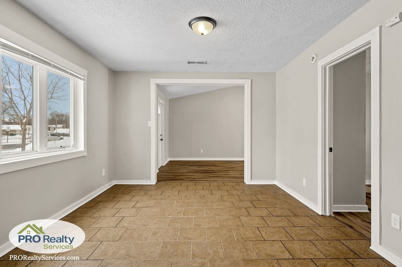 10807 Foley Blvd Nw - Photo 5 of 26