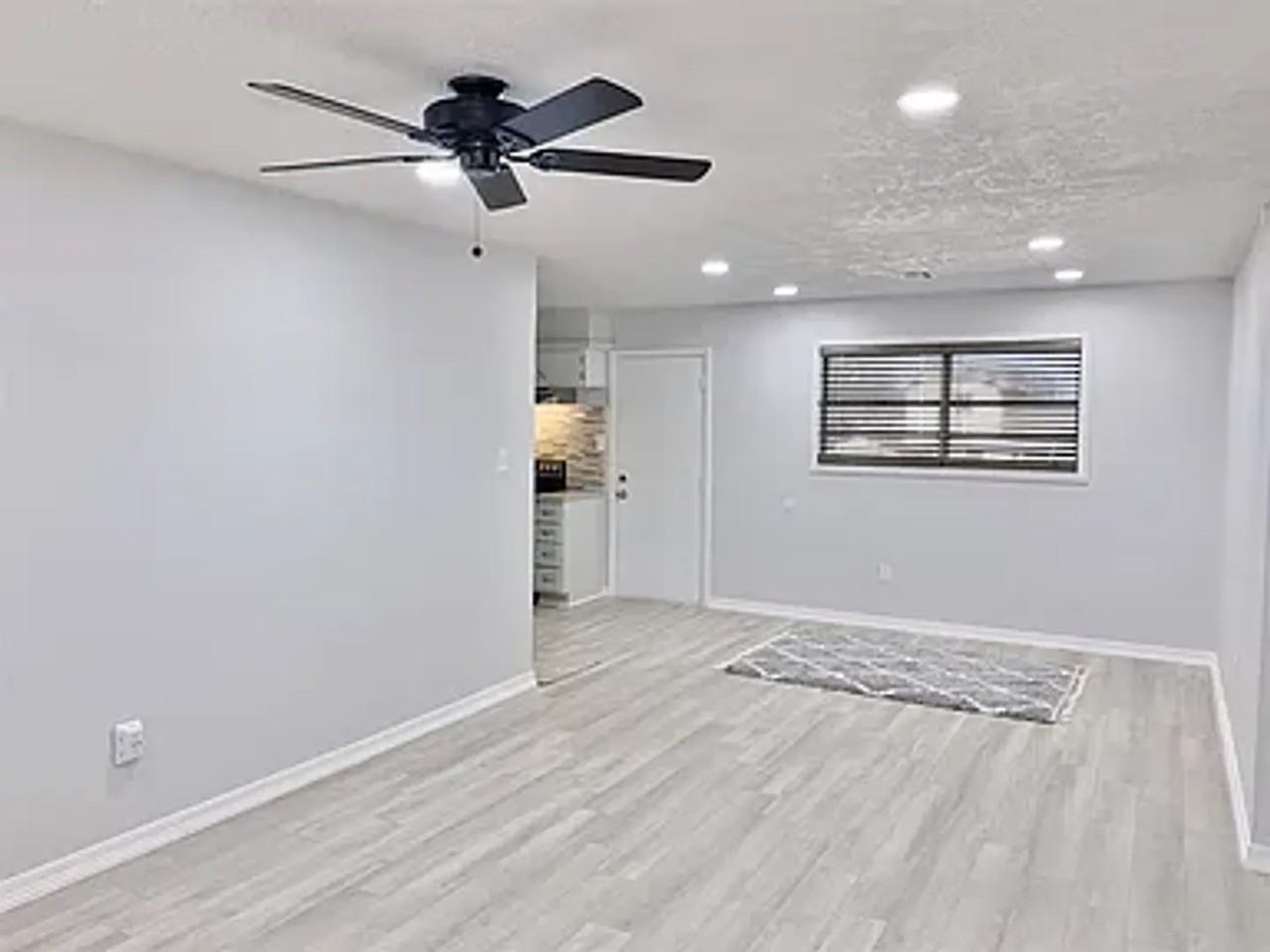 128 Ne Babbit St - Photo 2 of 13