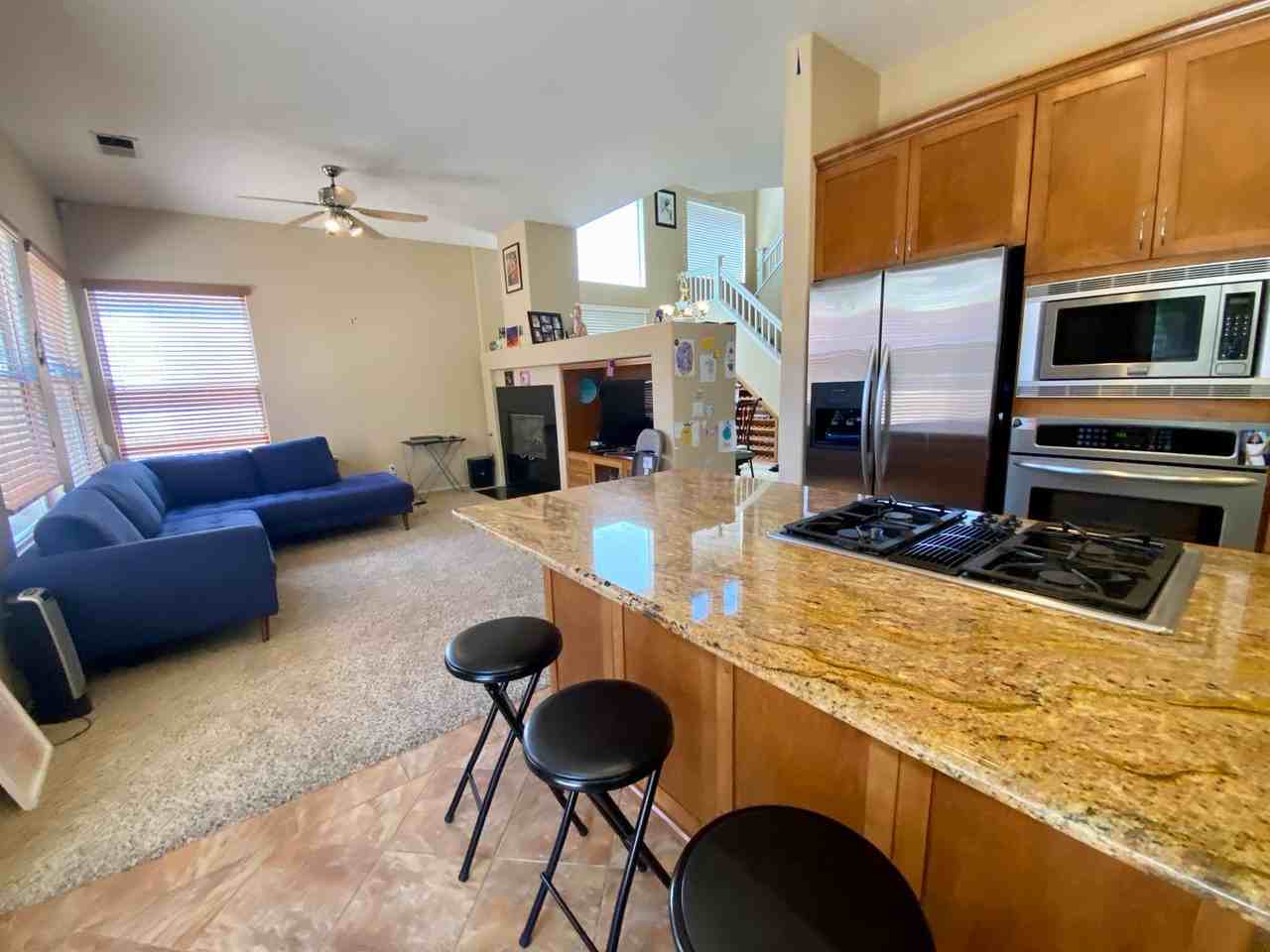 12061 Daymark Ct - Photo 5 of 41