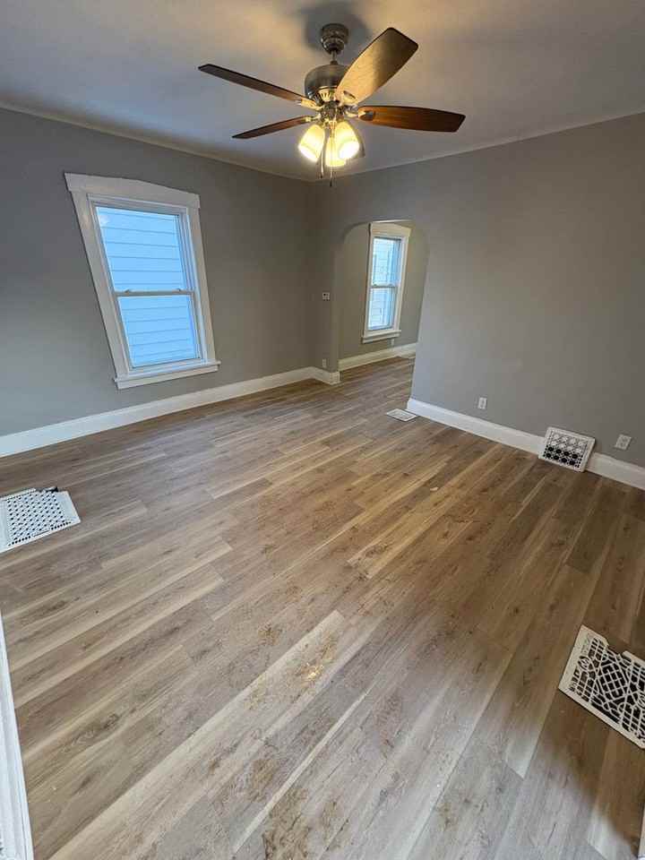 555 W Wellington St - Photo 7 of 12