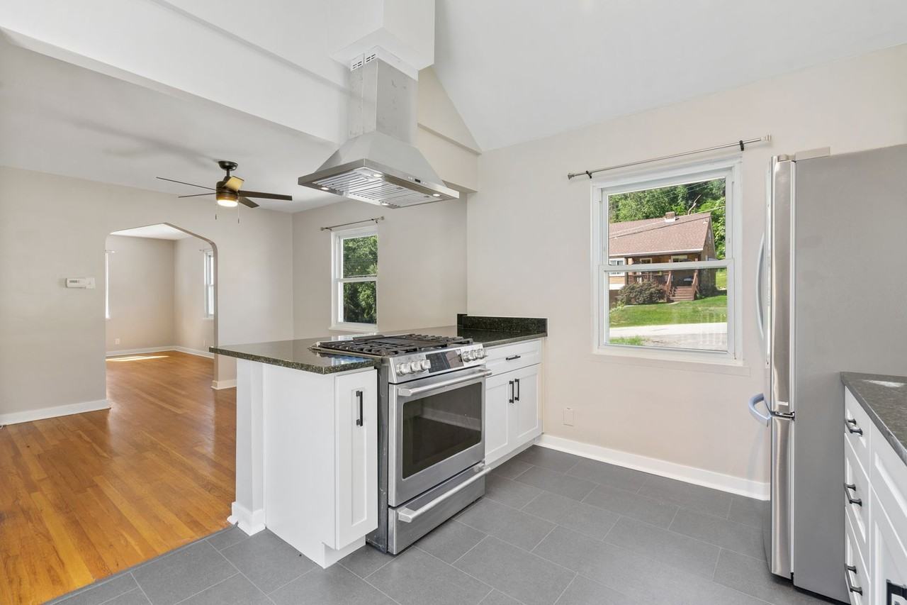 2316 Kingwood St - Photo 4 of 27