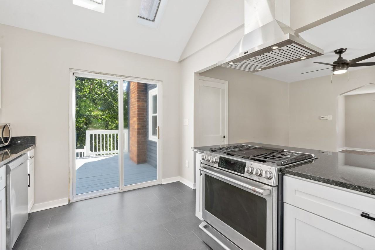 2316 Kingwood St - Photo 7 of 27