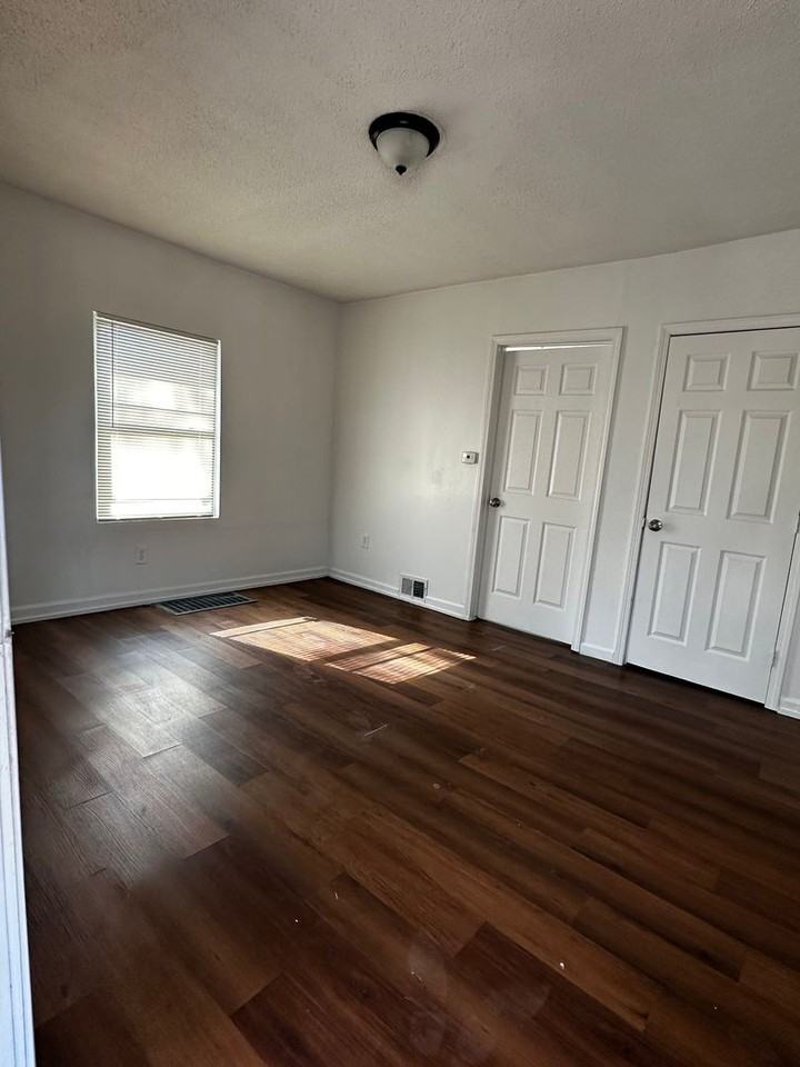 4904 Brooklyn Ave - Photo 2 of 11