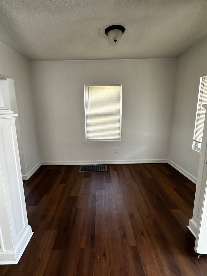 4904 Brooklyn Ave - Photo 3 of 11