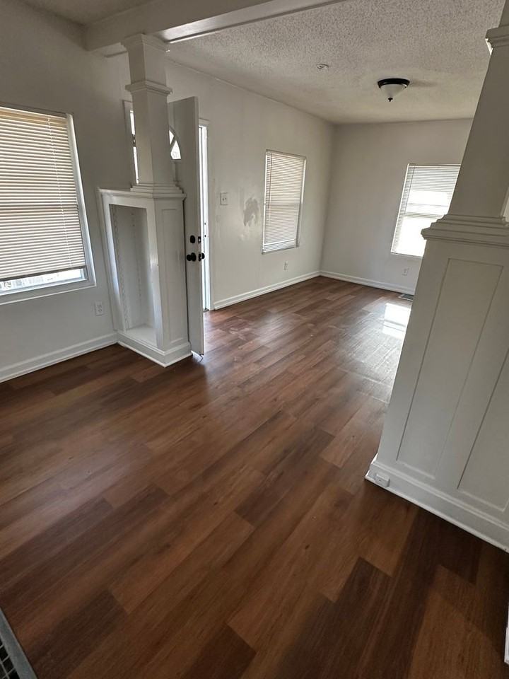 4904 Brooklyn Ave - Photo 4 of 11