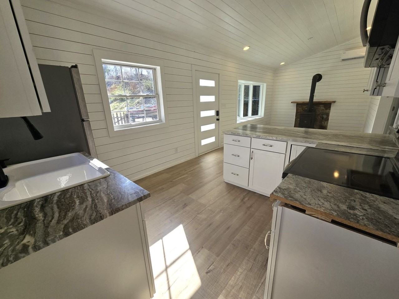 124 Tilley Rd - Photo 5 of 13