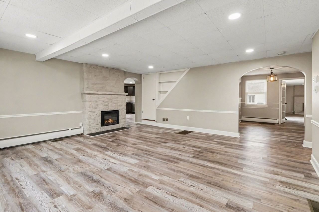 5885 Avis Ln - Photo 6 of 32