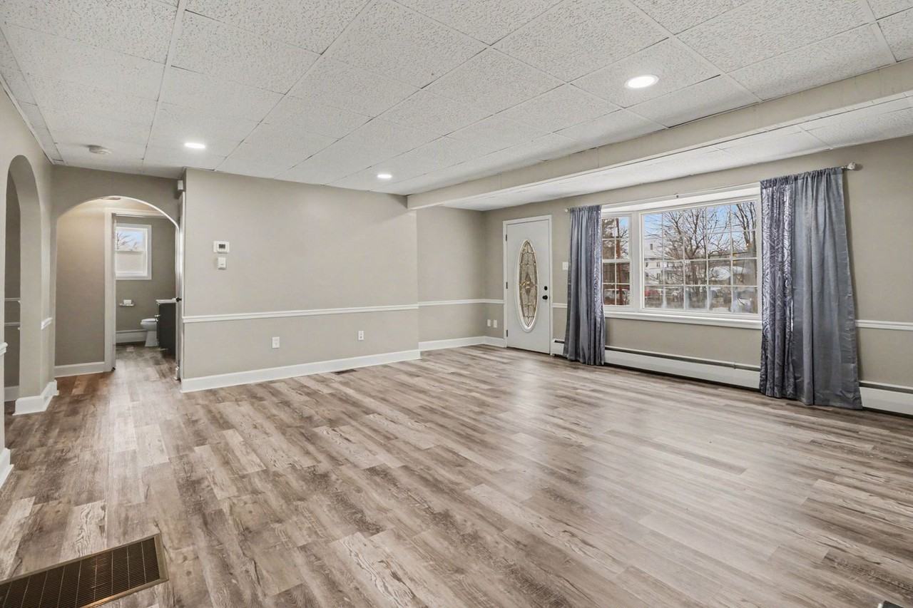 5885 Avis Ln - Photo 7 of 32