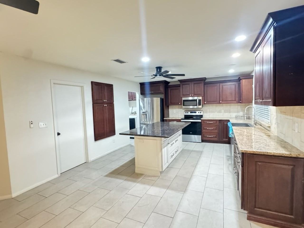 4816 S Taylor Dr - Photo 3 of 24