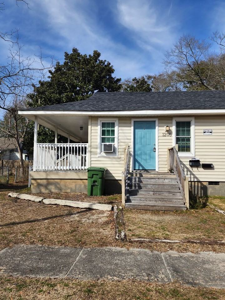 1205 Wright St #A - Photo 2 of 13