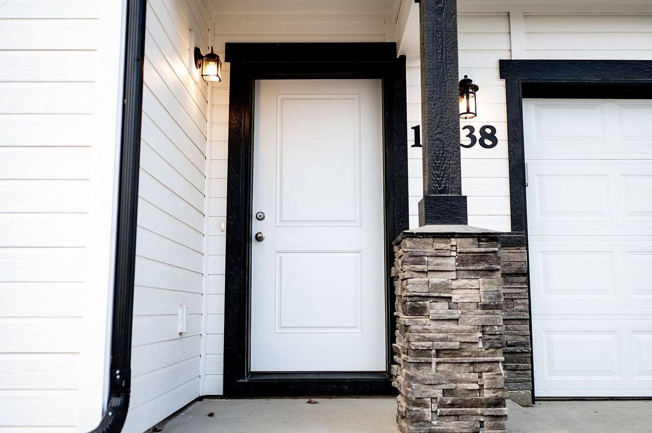 11338 W Belgrave St - Photo 3 of 38